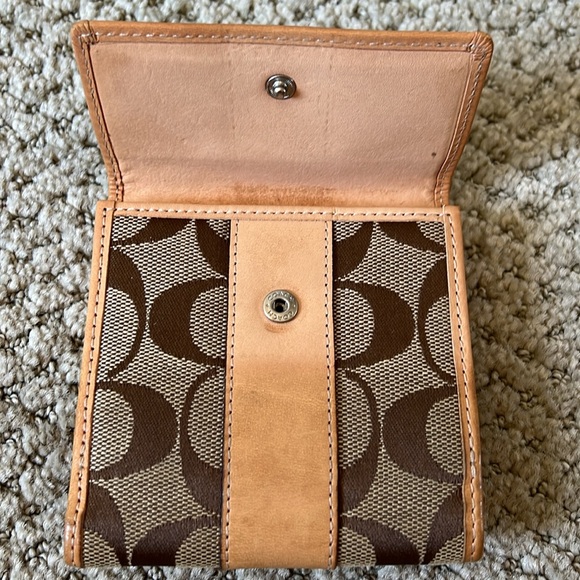 Coach Logo Wallet - Picture 3 of 6
